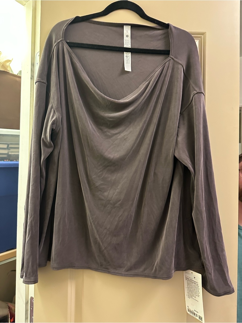 lululemon athletica Drapey Softstreme ™
Off-The-Shoulder LS